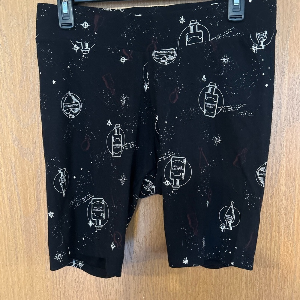 Torrid Harry Potter Size 1 Graphic Biker Shorts with White Potion Bottle Print - Picture 4 of 6